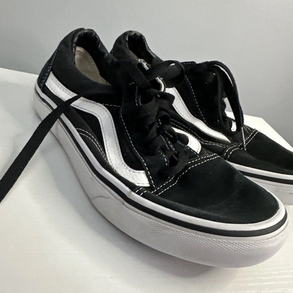 Black and White vans men’s 5 women’s 6.5